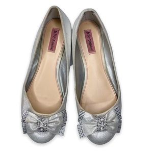 Betsey Johnson Emy Silver Rhinestone Bow Ballet Flats Size 10